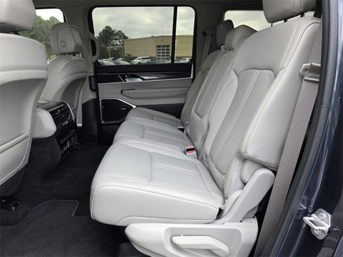 Used 2024 Jeep Wagoneer 4WD image 20