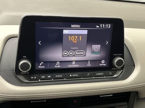 Used 2025 Nissan Rogue SV AWD/4WD image 18