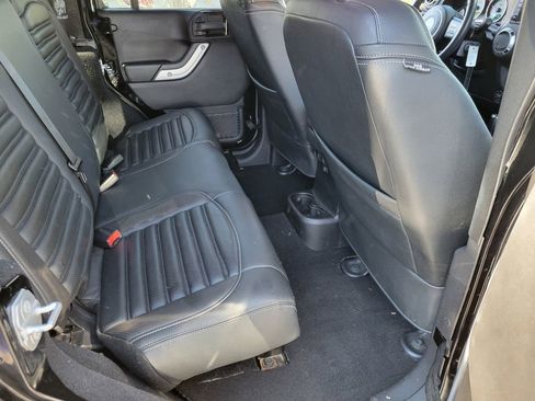 Used 2016 Jeep Wrangler Unlimited Rubicon w/ Connectivity Group image 18