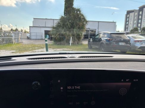 Used 2025 Buick Envista Sport Touring image 18