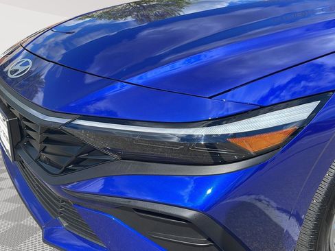 Certified 2025 Hyundai Elantra SE FWD image 10