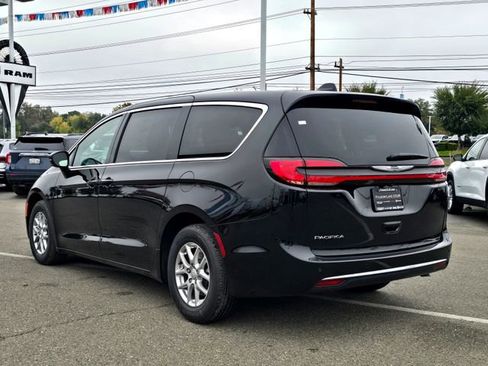 New 2026 Chrysler Pacifica Select FWD image 6