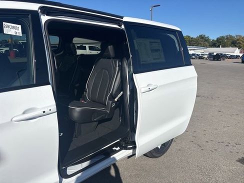New 2026 Chrysler Pacifica Limited w/ S Appearance Package image 11