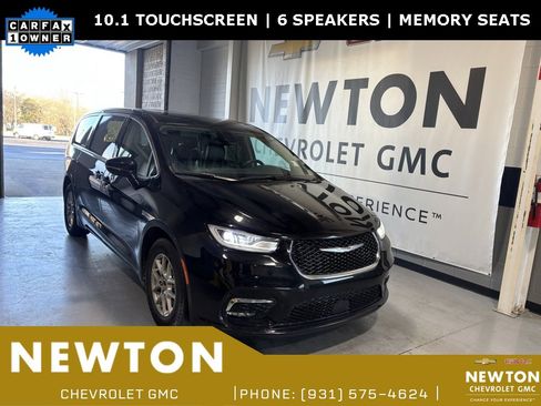 Used 2024 Chrysler Pacifica Touring-L image 1
