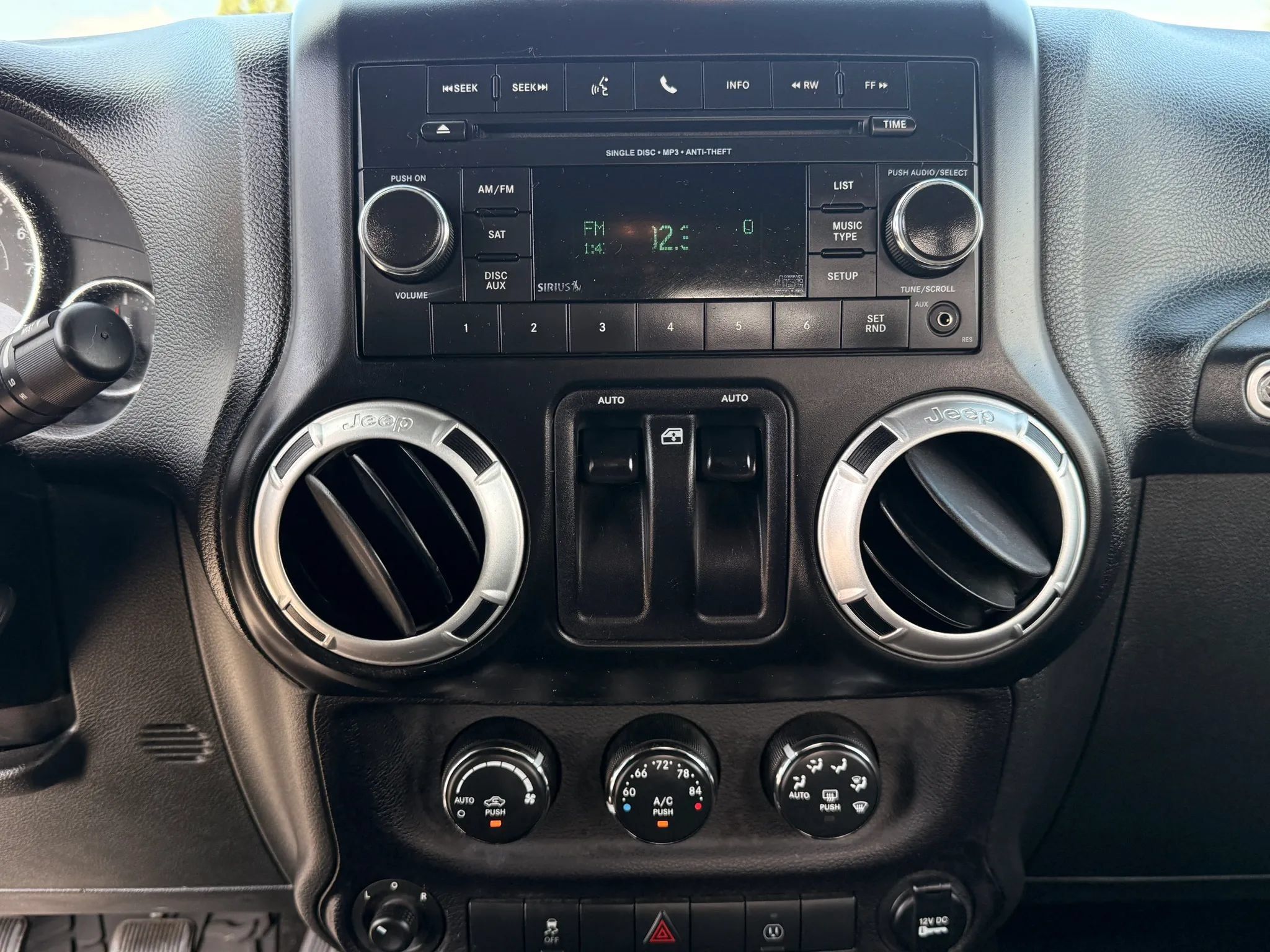Used 2014 Jeep Wrangler Rubicon w/ Power Convenience Group AWD/4WD image 24