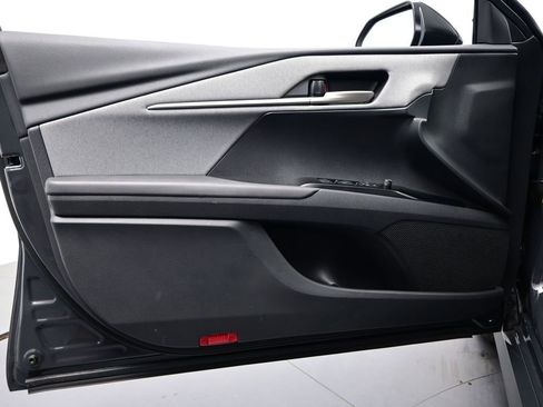 Used 2025 Toyota Camry LE w/ Convenience Package image 14