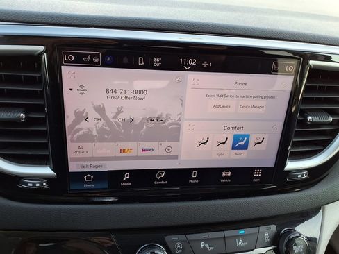 Used 2024 Chrysler Pacifica Touring-L FWD image 7