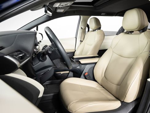 Used 2022 Toyota Sienna XLE image 15