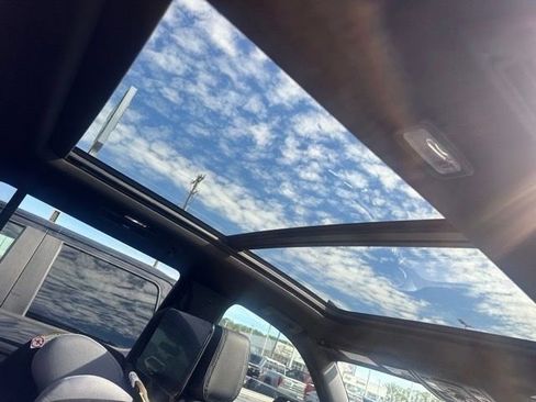 Used 2024 GMC Yukon Denali w/ Advanced Technology Package image 23