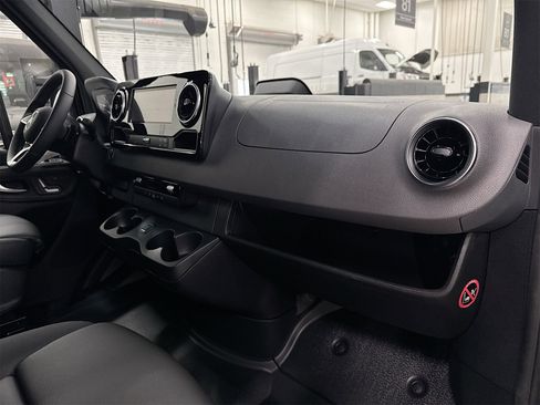 New 2025 Mercedes-Benz Sprinter 2500 image 27