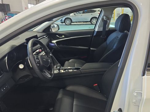 Used 2025 Genesis G70 2.5T image 8