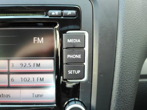 Used 2012 Volkswagen Golf 4-Door FWD image 41