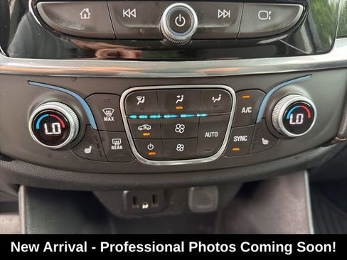 Used 2018 Chevrolet Traverse LT FWD image 11
