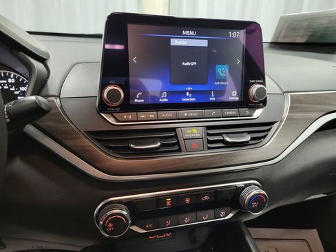 Used 2024 Nissan Altima 2.5 SV image 14