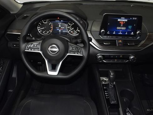 Used 2025 Nissan Altima 2.5 SV FWD image 23