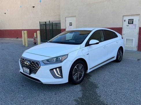 Used 2020 Hyundai Ioniq SE FWD image 3