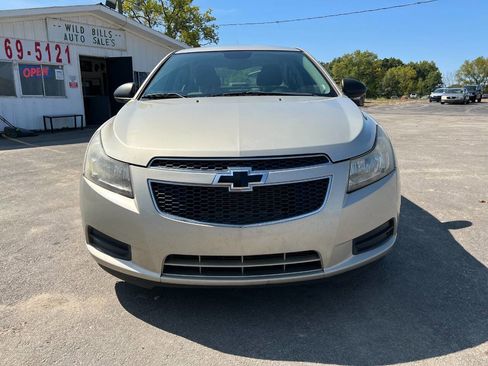 Used 2013 Chevrolet Cruze LS image 3