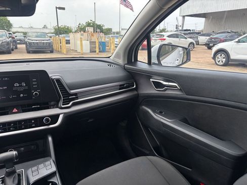 Used 2025 Kia Sportage LX FWD image 34