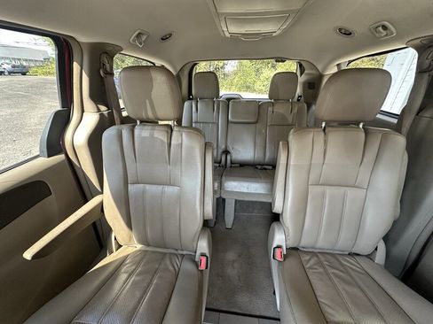 Used 2012 Chrysler Town & Country Touring w/ Entertainment Group #1 FWD image 16