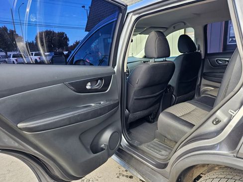 Used 2018 Nissan Rogue S image 16