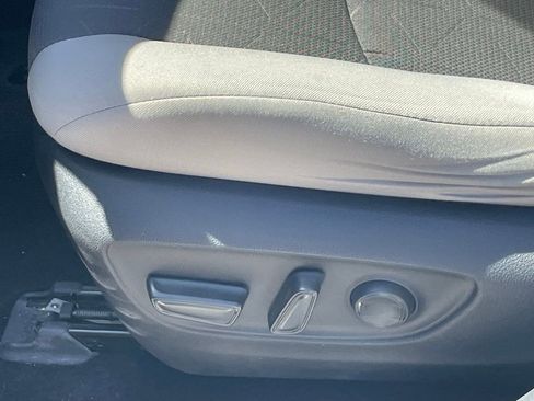 Used 2019 Toyota RAV4 XLE w/ Convenience Package image 6