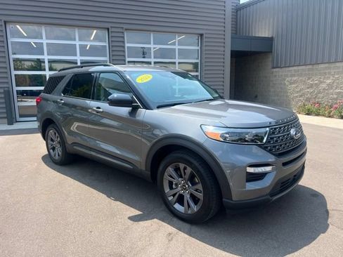 Used 2024 Ford Explorer XLT w/ Equipment Group 202A AWD/4WD image 3