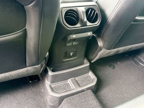 Used 2022 Jeep Wrangler Unlimited Sahara image 28