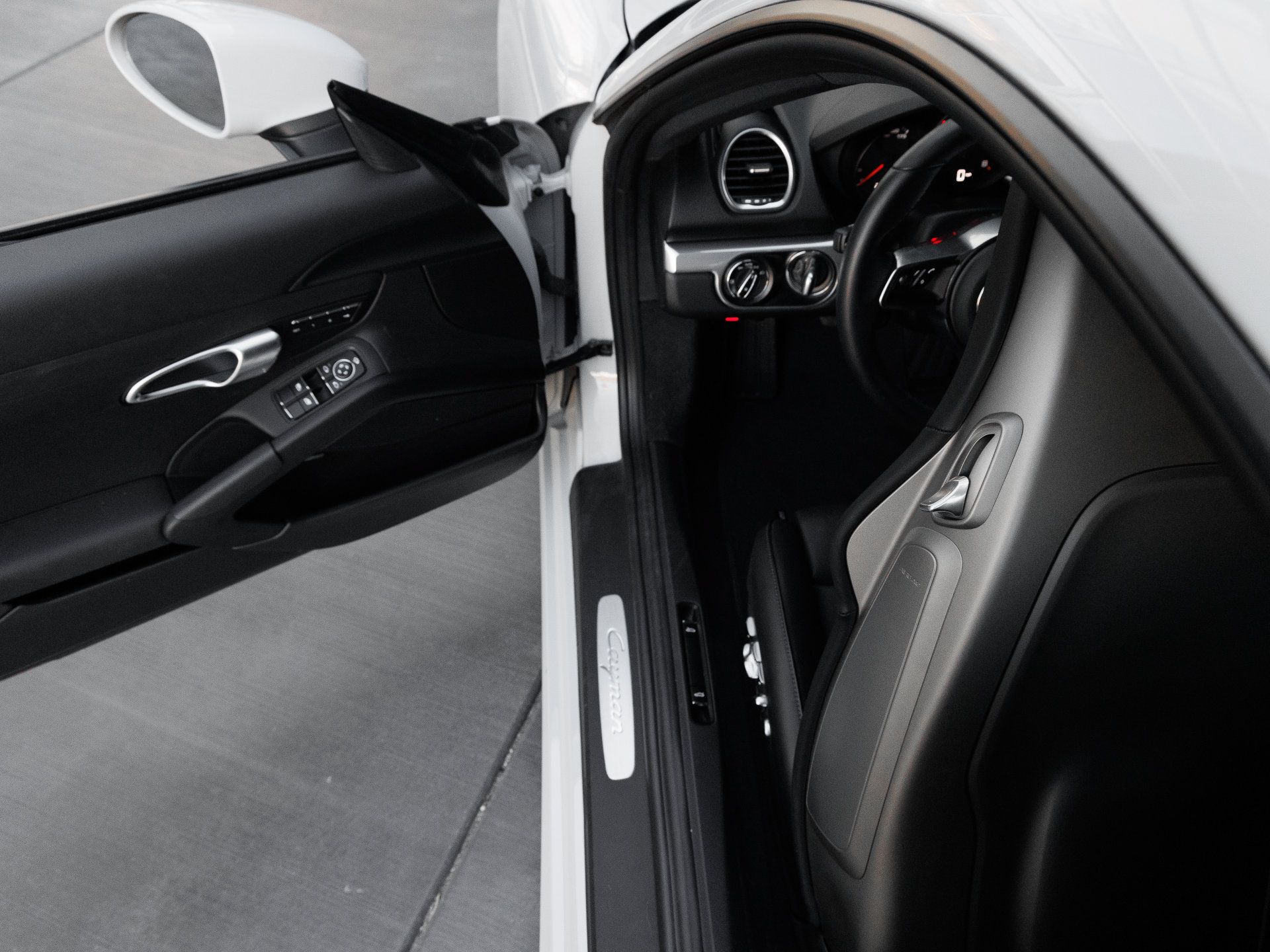 Certified 2025 Porsche 718 Cayman RWD image 24
