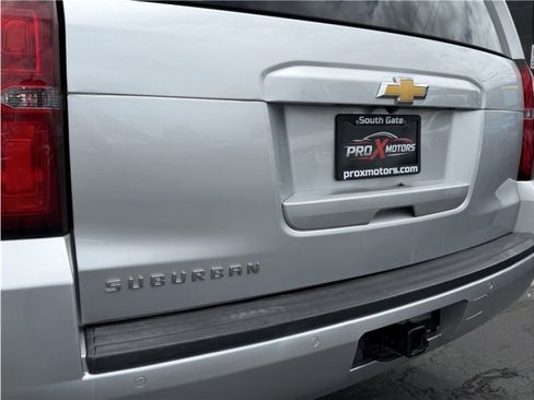 Used 2018 Chevrolet Suburban LT RWD image 51