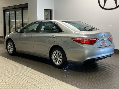 Used 2016 Toyota Camry SE image 4