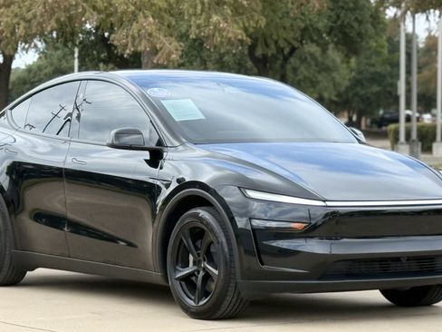 Used 2026 Tesla Model Y Long Range RWD image 1