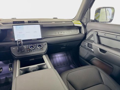 Used 2025 Land Rover Defender 110 X image 26