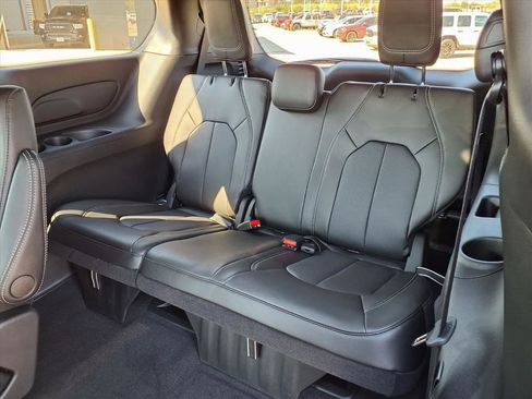 New 2026 Chrysler Voyager LX image 9