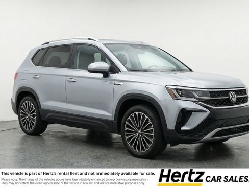 Used 2025 Volkswagen Taos SE image 1