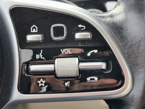 Used 2021 Mercedes-Benz GLA 250 4MATIC w/ Premium Package image 35