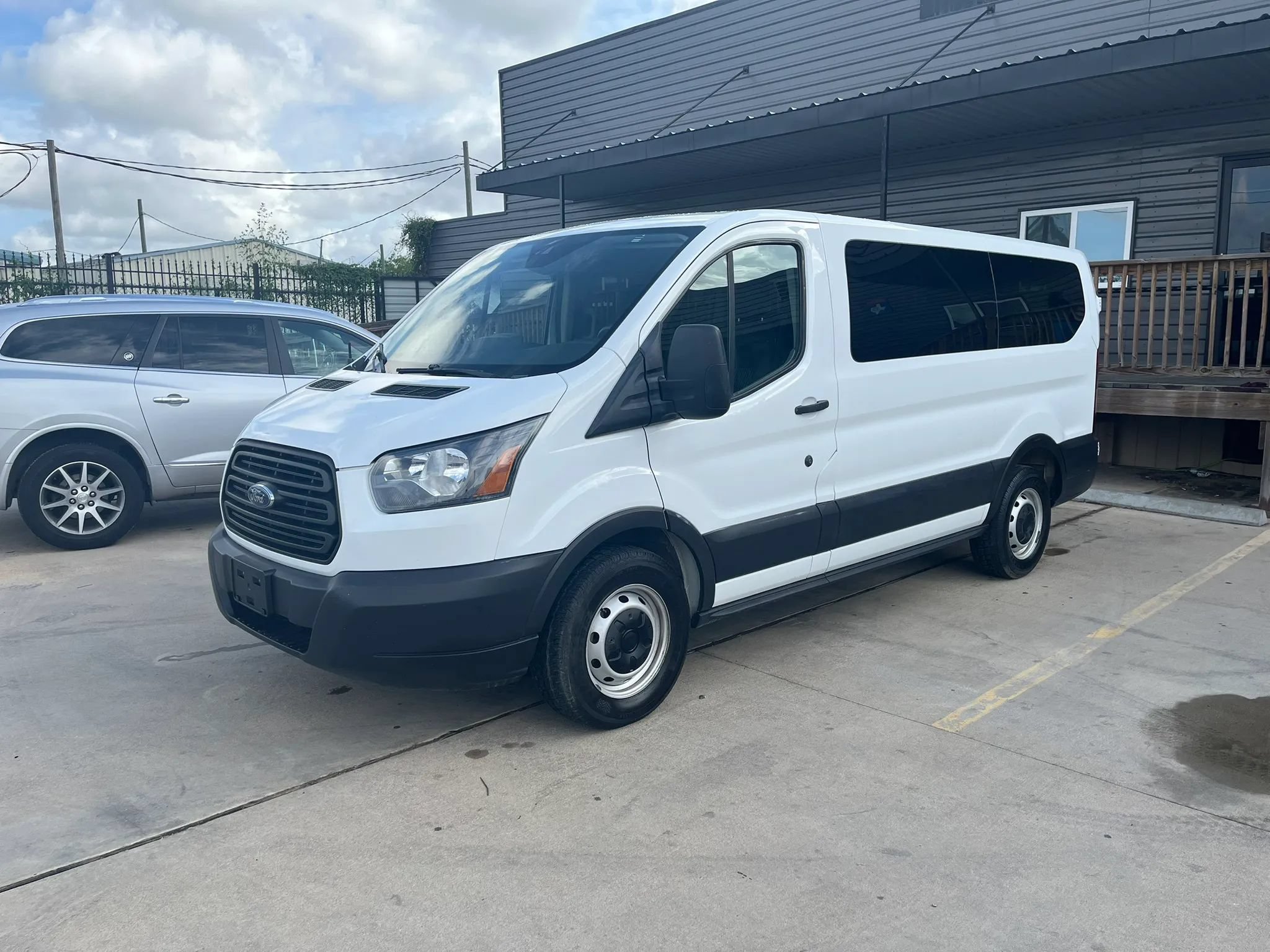 Used 2019 Ford Transit 150 XL RWD image 1