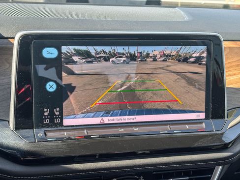 Used 2025 Volkswagen Atlas SE FWD image 27