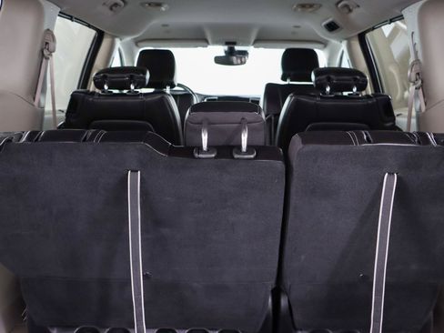 Used 2023 Chrysler Pacifica Touring-L image 30