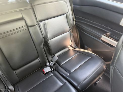 Used 2024 Ford Explorer XLT w/ Equipment Group 202A RWD image 38