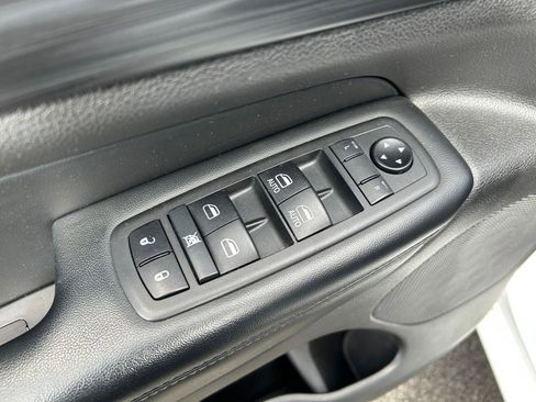 Used 2020 Jeep Grand Cherokee Altitude image 23