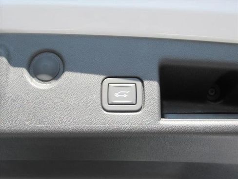 Certified 2024 Chevrolet Equinox Premier image 33