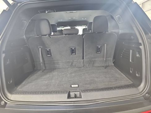 Used 2025 Chevrolet Traverse LT AWD/4WD image 17