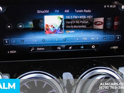 Used 2022 Mercedes-Benz GLB 250 4MATIC w/ Premium Package Lite image 35