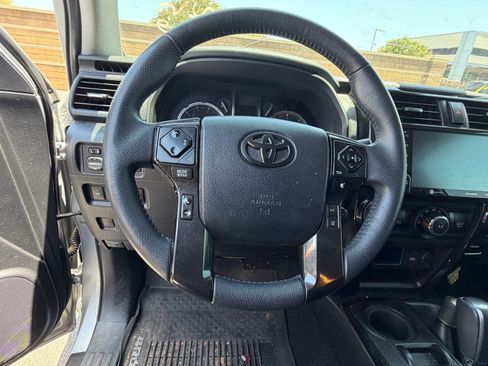 Used 2020 Toyota 4Runner Venture w/ Moonroof Package AWD/4WD image 10