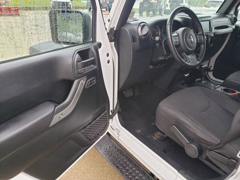 Used 2018 Jeep Wrangler Unlimited Sport S AWD/4WD image 12