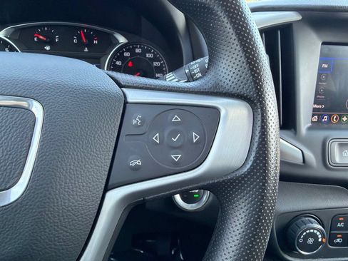 Used 2024 GMC Terrain SLE AWD/4WD image 27
