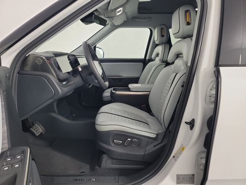 Used 2025 Rivian R1S Adventure AWD/4WD image 20