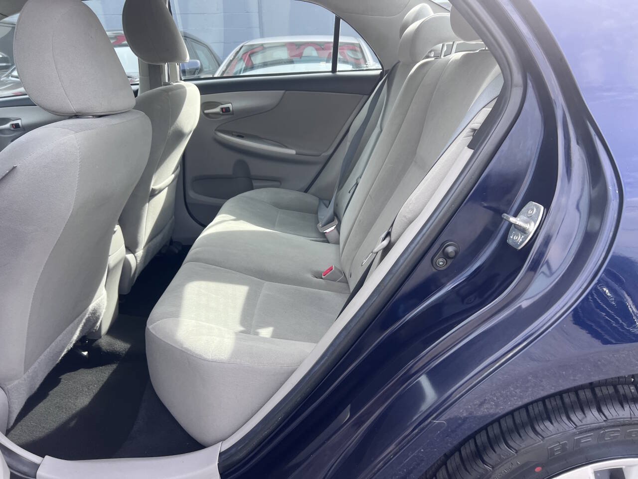 Used 2013 Toyota Corolla LE FWD image 8