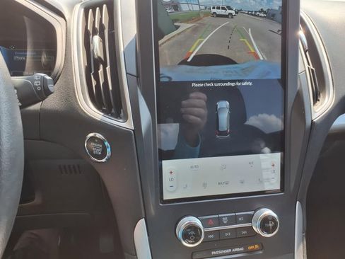 Used 2024 Ford Edge SEL image 17