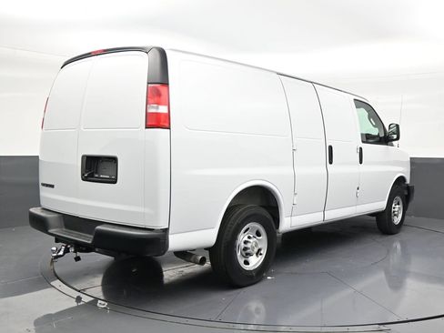 Used 2025 Chevrolet Express 2500 w/ Driver Convenience Package RWD image 5